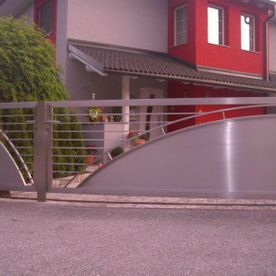 Martin Hirschbauer Metalltechnik | Vordächer und Einfahrtstore