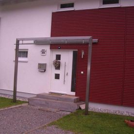 Martin Hirschbauer Metalltechnik | Vordächer und Einfahrtstore